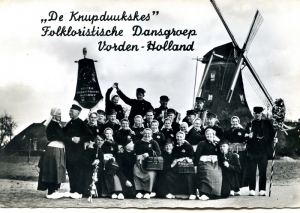 A03 De Knupduukskes Folkloristische Dansgroep Vorden Holland 2